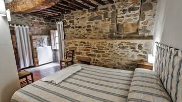 2 Schlafzimmer, Schreibtisch, Bügeleisen/Bügelbrett, WLAN