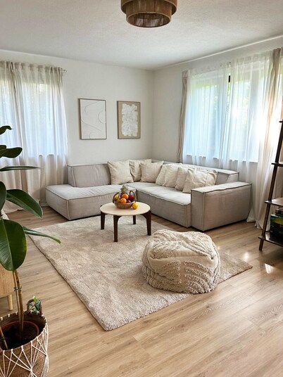 Stylish 80 m2 apartment at the castle - quiet, central & family-friendly!