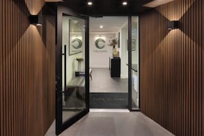 Front of property - The Como Hotel (Vancouver)