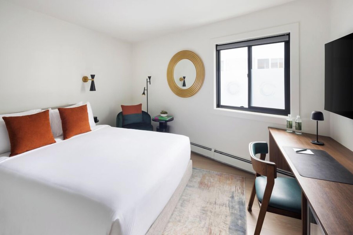 Premium bedding, pillowtop beds, minibar, in-room safe