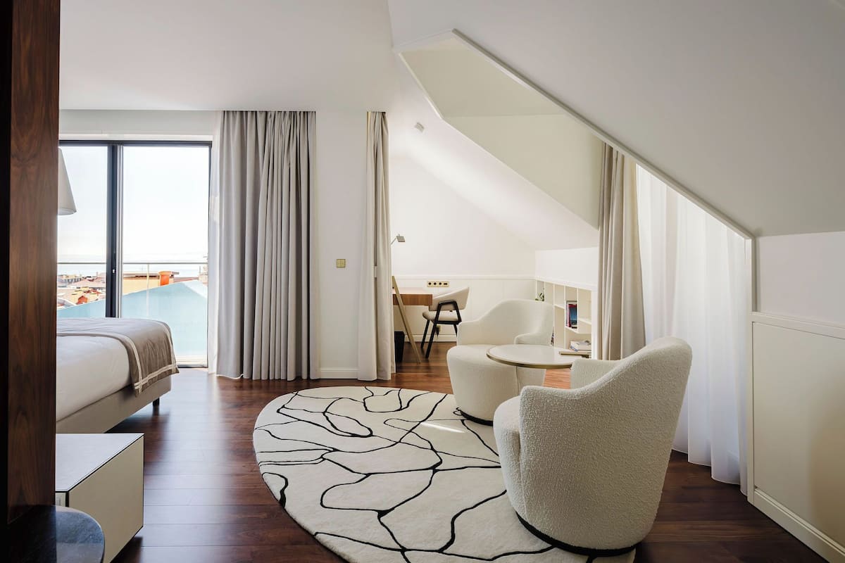Penthouse Suite | In-room safe, laptop workspace, blackout drapes, soundproofing