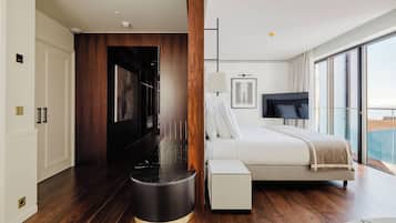 Penthouse Suite | Premium bedding, pillow-top beds, minibar, in-room safe