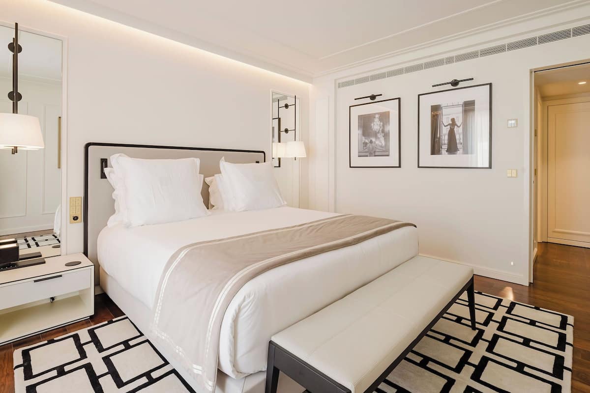 Suite, City View