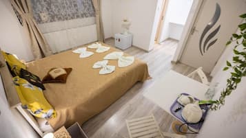 1 bedroom, desk, free WiFi, bed sheets