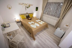 1 chambre, bureau, Wi-Fi gratuit, draps fournis