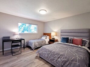 1 bedroom, WiFi, bed sheets - 261-11 Cozy 1-Bedroom Apartment near Downtown Mountain View (Mountain View)