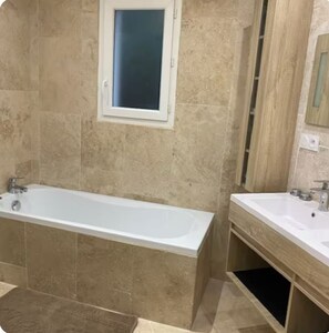 Dusche, Handtücher, Seife, Toilettenpapier