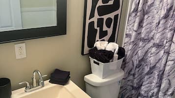 Shower, jetted bath, towels, toilet paper