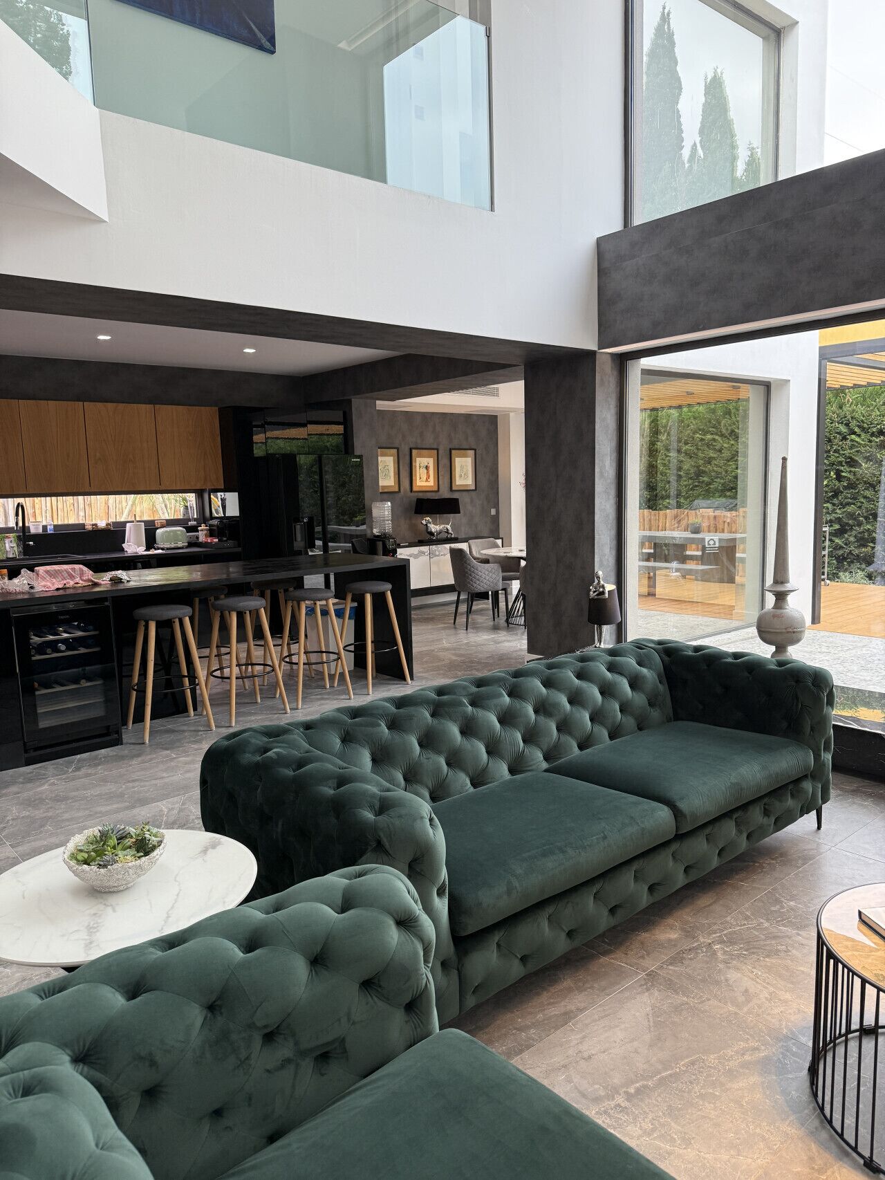 Smart TV, chimenea, estéreo y oficina 