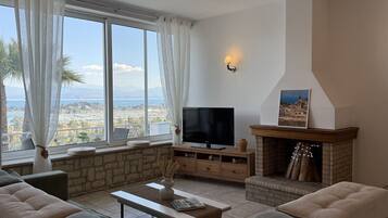 Smart TV, caminetto