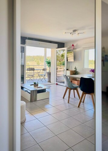 Le Frontalier Suisse au pied de la Dôle en RDC