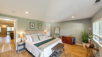 2 bedrooms, desk, iron/ironing board, travel cot