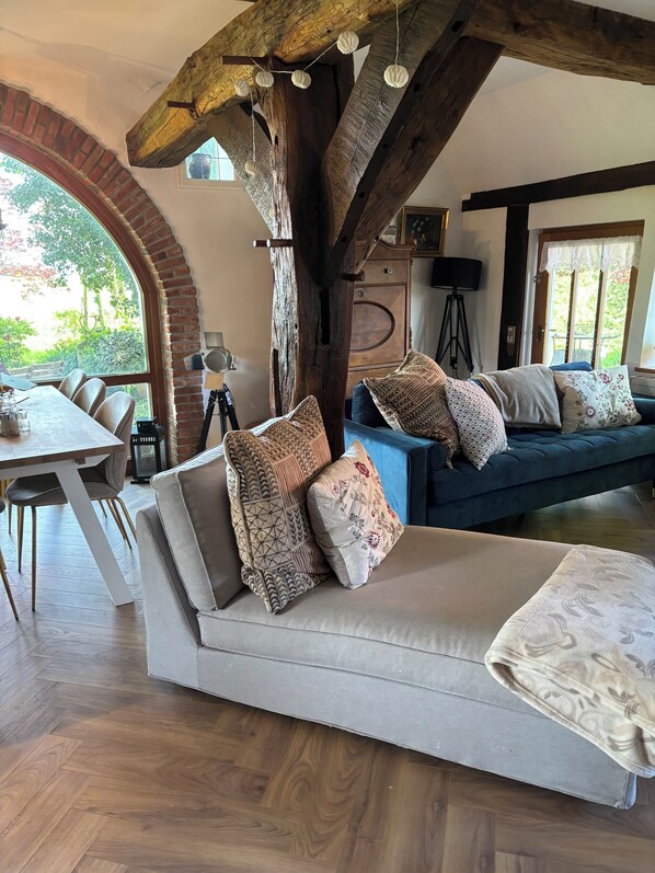 TV, fireplace, books, computer monitors