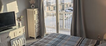 Charming 2-bed 2-bath condo with Boat Slip in enchanting Ocean City