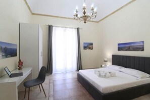 3 bedrooms, desk, iron/ironing board, free WiFi