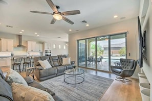 Smart TV, DVD player - The Desert Jewel in Lucero w/ Private Pool, Jacuzzi, Pool Table! (Goodyear)