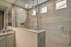 Hair dryer, towels, soap, shampoo - The Desert Jewel in Lucero w/ Private Pool, Jacuzzi, Pool Table! (Goodyear)