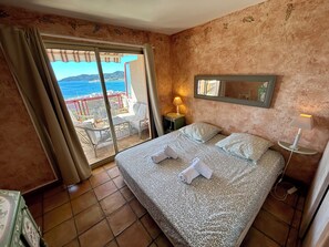 3 bedrooms, iron/ironing board, bed sheets