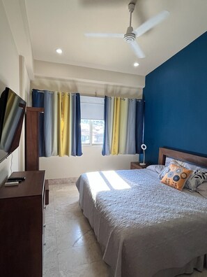 3 quartos, cofres nos quartos, escrivaninha