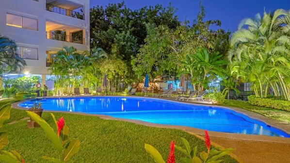 Outdoor pool, a heated pool