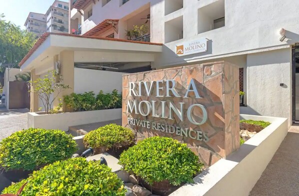 تفاصيل الفندق من الخارج