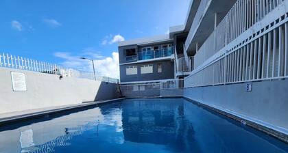 2-bedroom condo in charming Carolina with WiFi, AC. 4 min walk to beach!