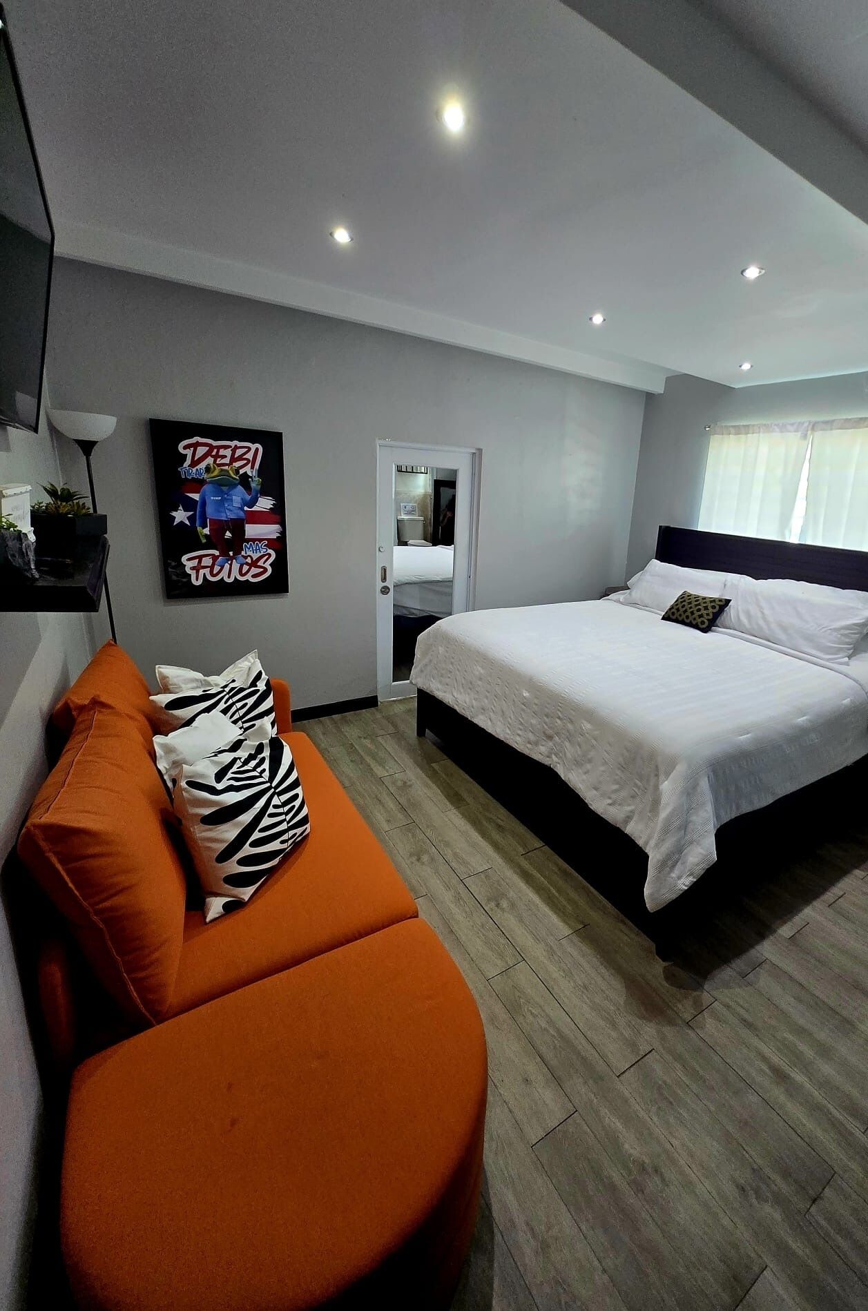 2 habitaciones, escritorio, tabla de planchar con plancha y wifi 