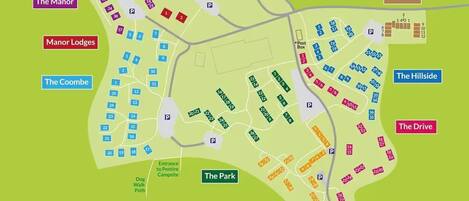 Mapa del Penstowe Manor Resort, que incluye áreas como Manor House, The Venue, Leisure Club, Manor Lodges, The Coombe, The Park, The Hillside, The Drive, The Glade, Villas Españolas y Parkland Bungalows.