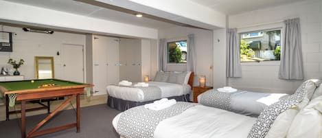 3 bedrooms, iron/ironing board, WiFi, bed sheets