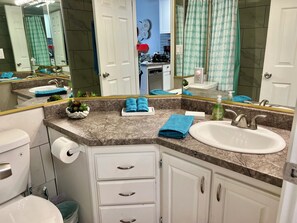 Hair dryer, towels, soap, shampoo - Cozy 1-bedroom condo with fitness room, WiFi in delightful St. George near Zion (St. George)
