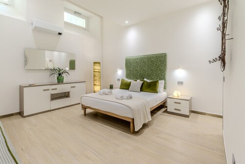 Artis Rooms - Suite Green