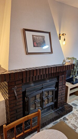 Interior - Chalet with fireplace. Ideal for families and friends along with your pet. (El Tiemblo)