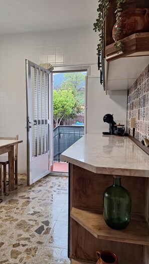 Interior - Chalet with fireplace. Ideal for families and friends along with your pet. (El Tiemblo)