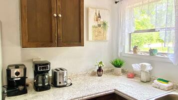 KylskÄp, mikrovÄgsugn, ugn och spishÀll