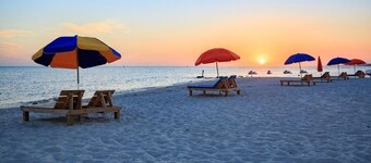 Gulfport Game Room House Walk to Beach Family Fun