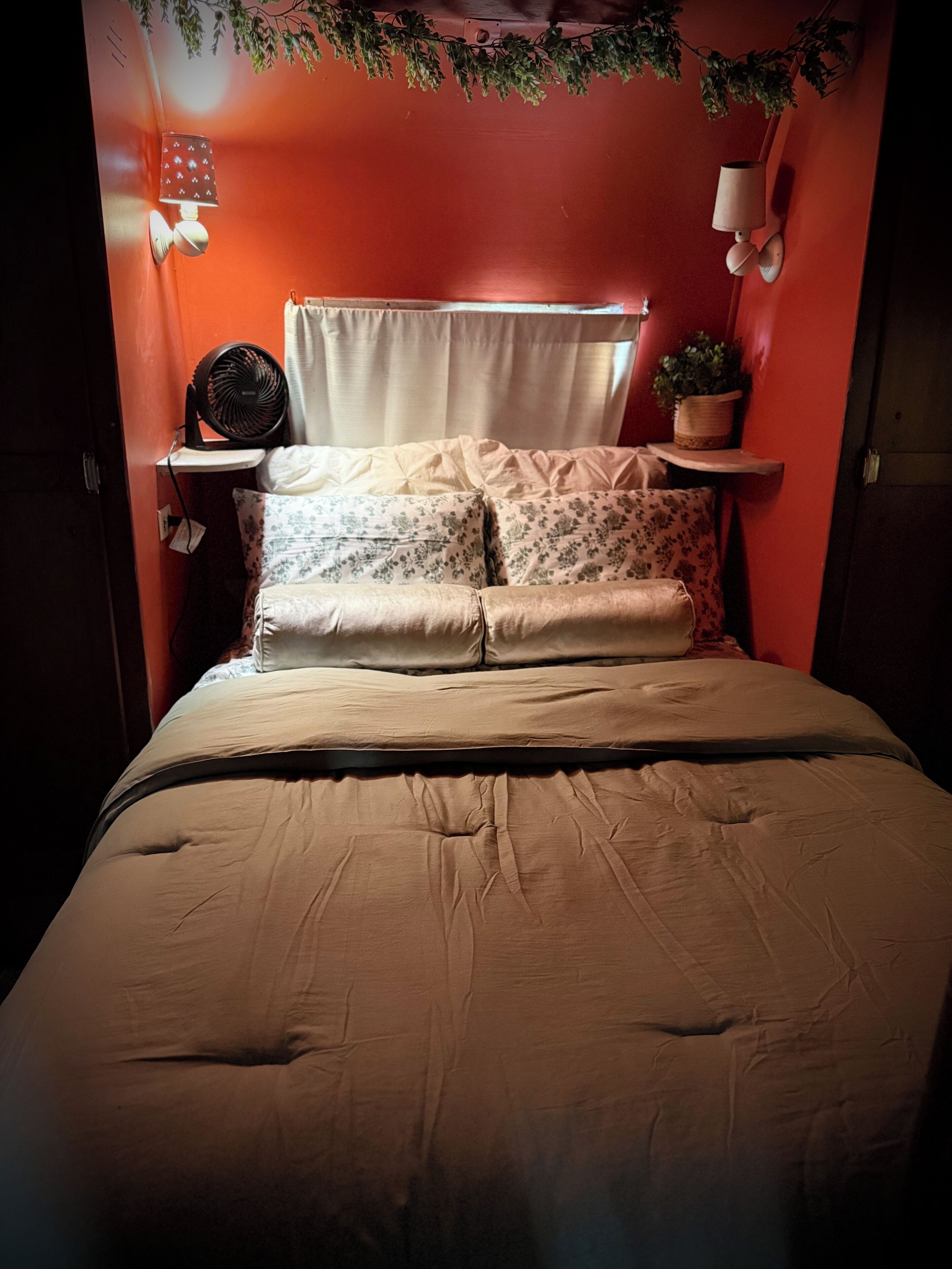 2 bedrooms, iron/ironing board, bed sheets