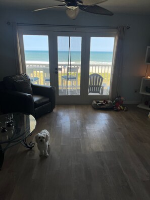 Interior - OCEANFRONT PENTHOUSE- PRIVATE BEACH ACCESS & STUNNING VIEWS – WALK TO BOARDWALK! (Carolina Beach)