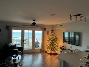 Smart-TV og stereoanlegg