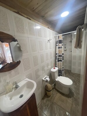 Standard Double Room, Sea View | Bathroom