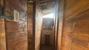 Economy Triple Room, Garden View | Bathroom | Toilet paper - PUERTO MANGLAR HOSTAL (Santa Marta)