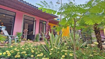 Comfort Studio Suite, Pool View | Terrace/patio