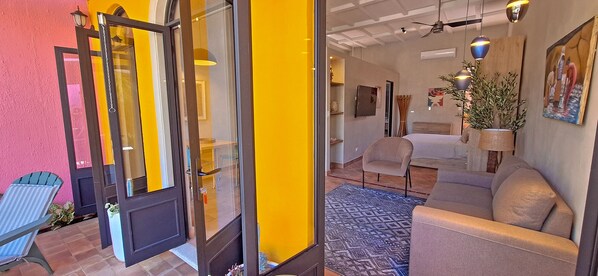 1 bedroom, in-room safe, desk, free WiFi