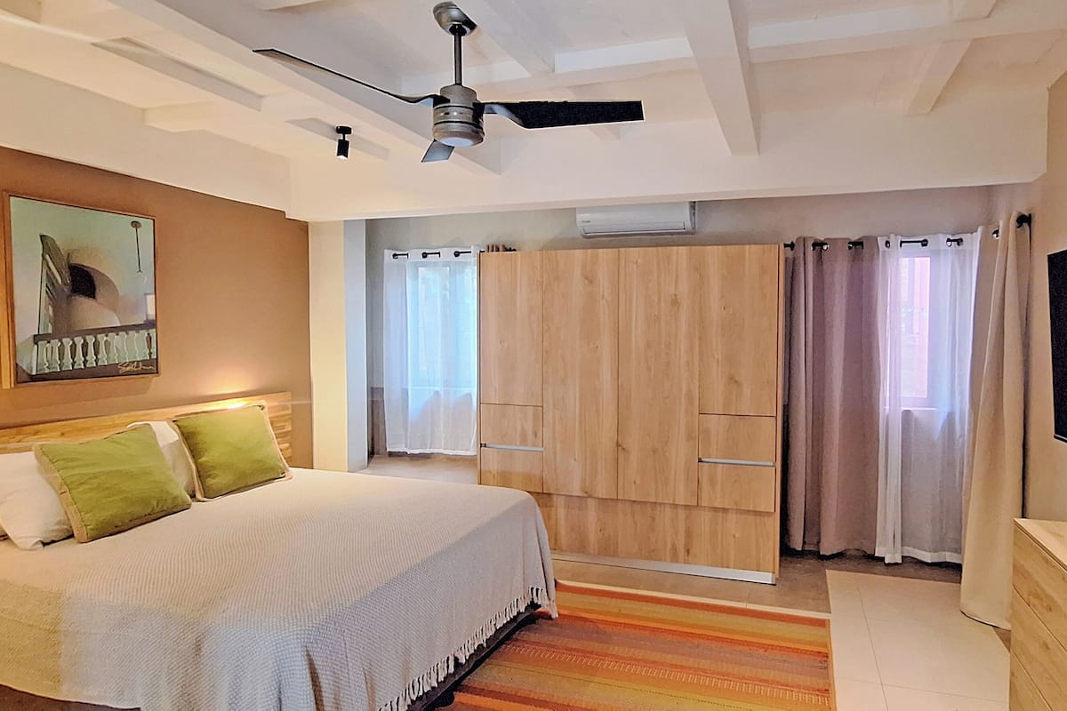 Coffres-forts dans les chambres, bureau, Wi-Fi gratuit