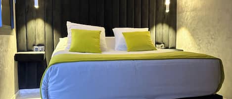 1 Schlafzimmer, Zimmersafe, Schreibtisch, Bügeleisen/Bügelbrett