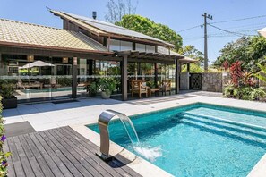 المنشأة من الخارج