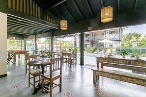 فطور كامل مجانًا يوميًا