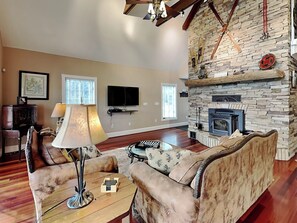 House (4 Bedrooms) | Property amenity - A Lakefront Paradise by Taylor Made Deep Creek (McHenry)