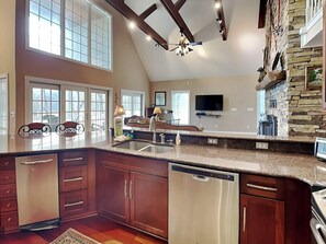 House (4 Bedrooms) | Property amenity