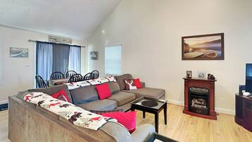 House (2 Bedrooms) | Property amenity