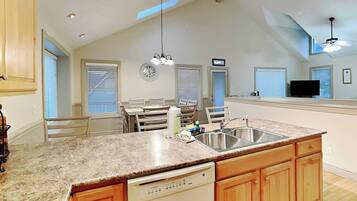 House (5 Bedrooms) | Property amenity
